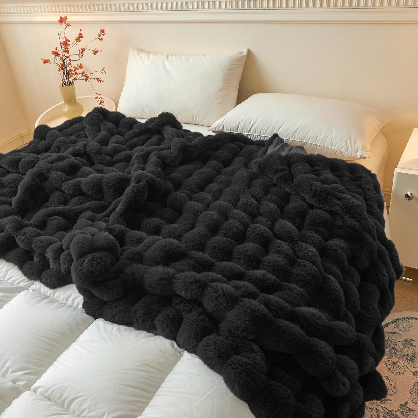 Luxurious Throws to Elevate Your Home Decor