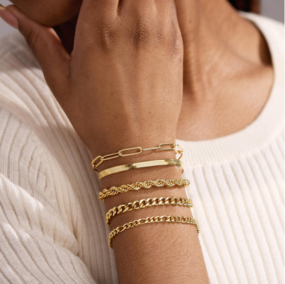 Goldarmbänder für Frauen Stapel Nicht Anlaufen, 14K Vergoldete Stapelbare Armbänder Set für Frauen Trendy, Wasserdicht Einfacher Schmuck Sets Geschenke Inklusive Perlen-/Kuban-/Büroklammer-/Fischgräten-/Seilglieder-Kette, Modeaccessoires