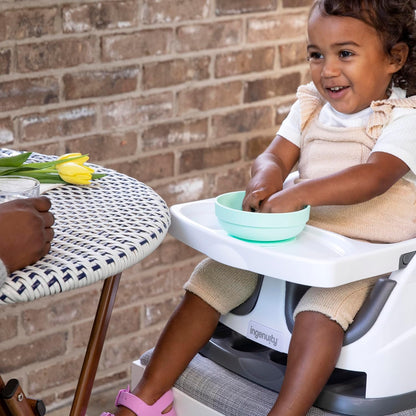 Ingenuity Baby Base 2-in-1 Sitzerhöhung mit Esstablett – Night Sky
