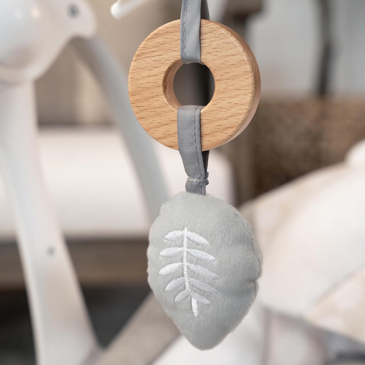 Ingenuity ConvertMe 2-in-1 Kompakte tragbare automatische Babyschaukel & Babysitz, batteriebetriebene Vibrationen, Naturgeräusche, 0-9 Monate 2,7-9 kg (Raylan)
