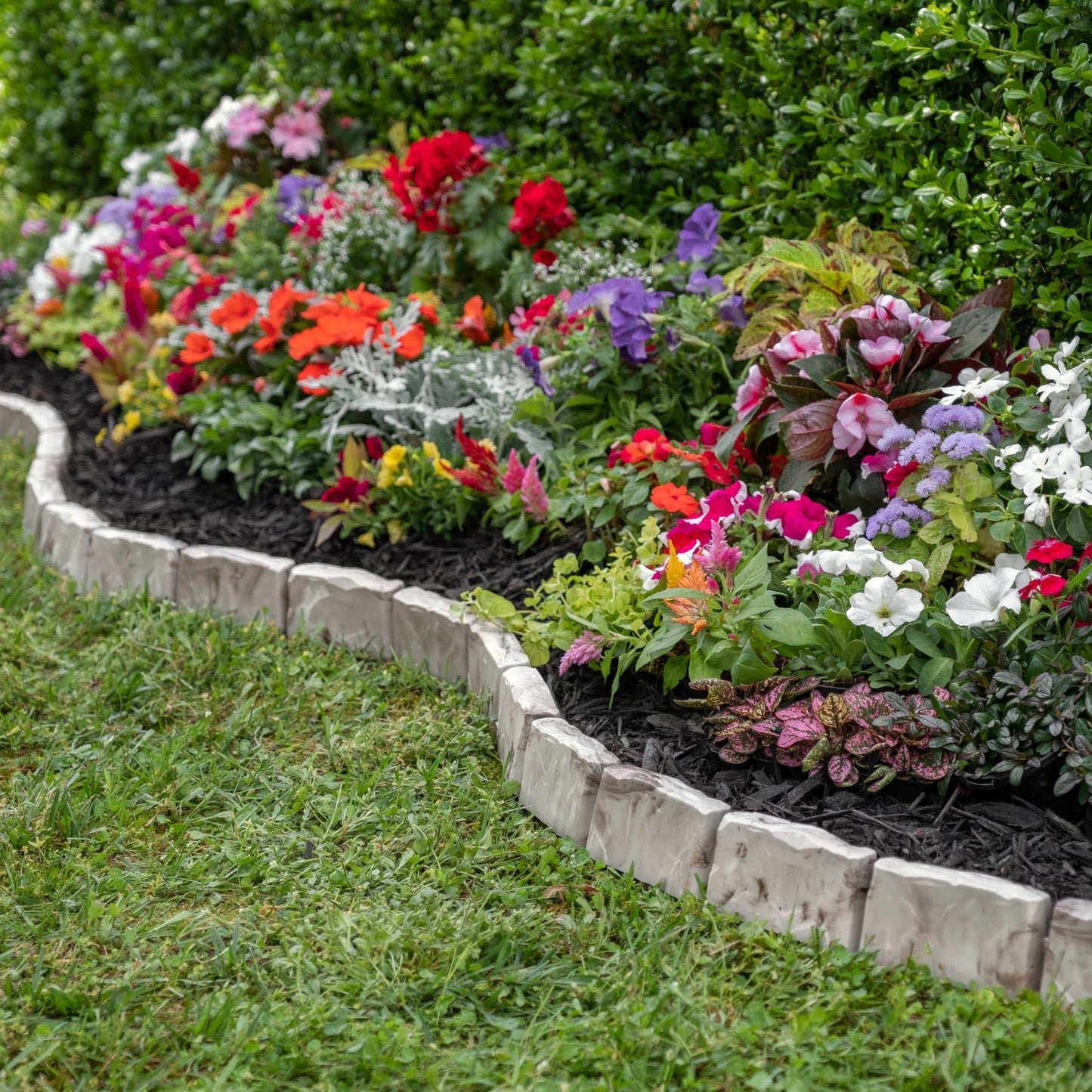 EasyFlex No-Dig Landscape Edging with Anchoring Spikes, 2.7 in Tall Decorative Stone-Look Garden Border, 15 Foot Kit, Brown