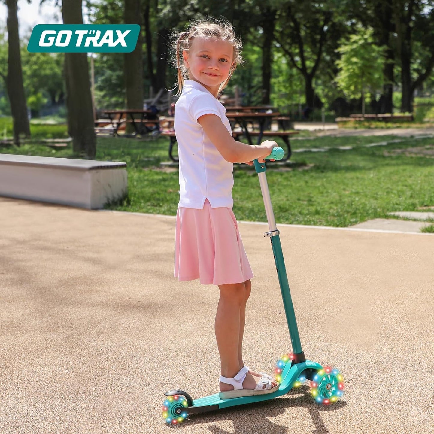 Gotrax KS1 Kinder-Roller, LED-Räder und 3-fach verstellbare Lenkerhöhe, Lean-to-Steer & breites Anti-Rutsch-Deck, 3-Rad-Roller für Jungen und Mädchen ab 3 Jahren und bis 45 kg