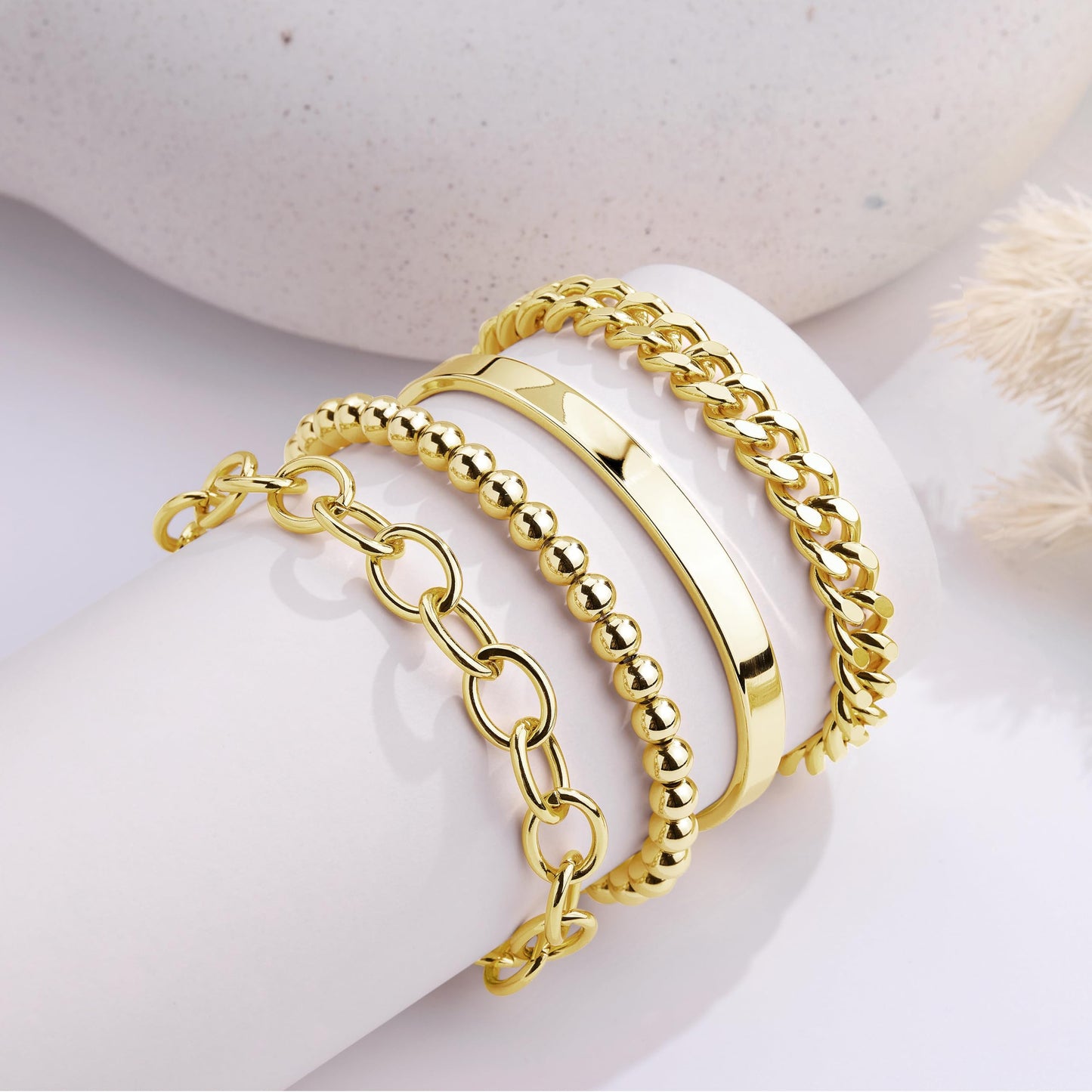 Goldarmbänder für Frauen Stapel Nicht Anlaufen, 14K Vergoldete Stapelbare Armbänder Set für Frauen Trendy, Wasserdicht Einfacher Schmuck Sets Geschenke Inklusive Perlen-/Kuban-/Büroklammer-/Fischgräten-/Seilglieder-Kette, Modeaccessoires
