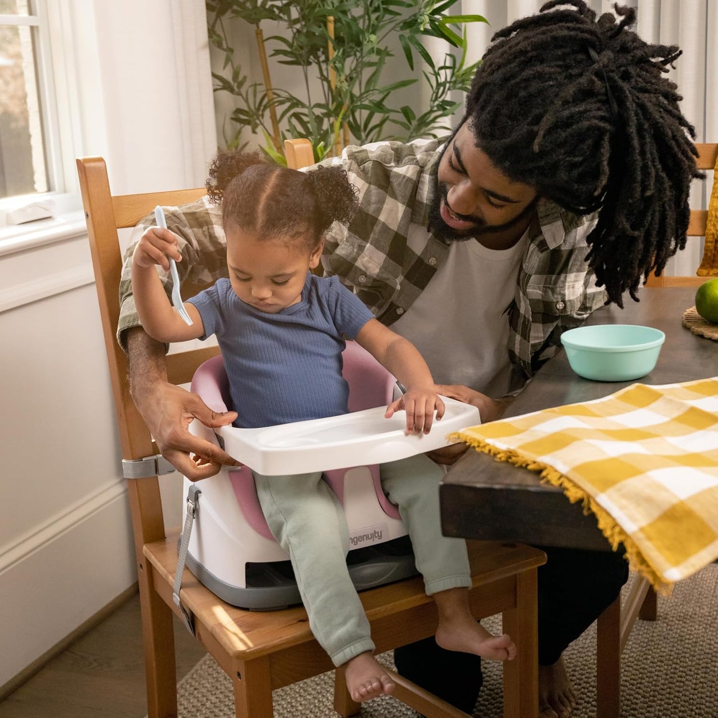 Ingenuity Baby Base 2-in-1 Sitzerhöhung mit Esstablett – Night Sky