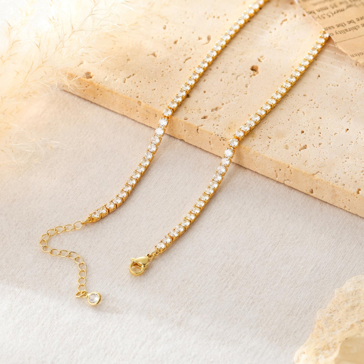 Robaice Tennis-Halskette für Damen, 14 Karat vergoldete Strass-Halskette für Frauen, zierliche Cubic Zirkonia geschliffene Kunst-Diamant-Kette 2 mm