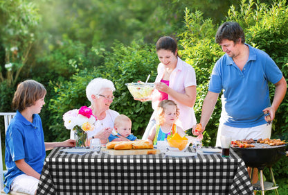Utopia Kitchen Einweg-Tischdecke aus Kunststoff (12er Pack – 137x274 cm) Weiß Rechteckige Tischdecke Wasserdicht Schmutzabweisend Party-Tischdecke