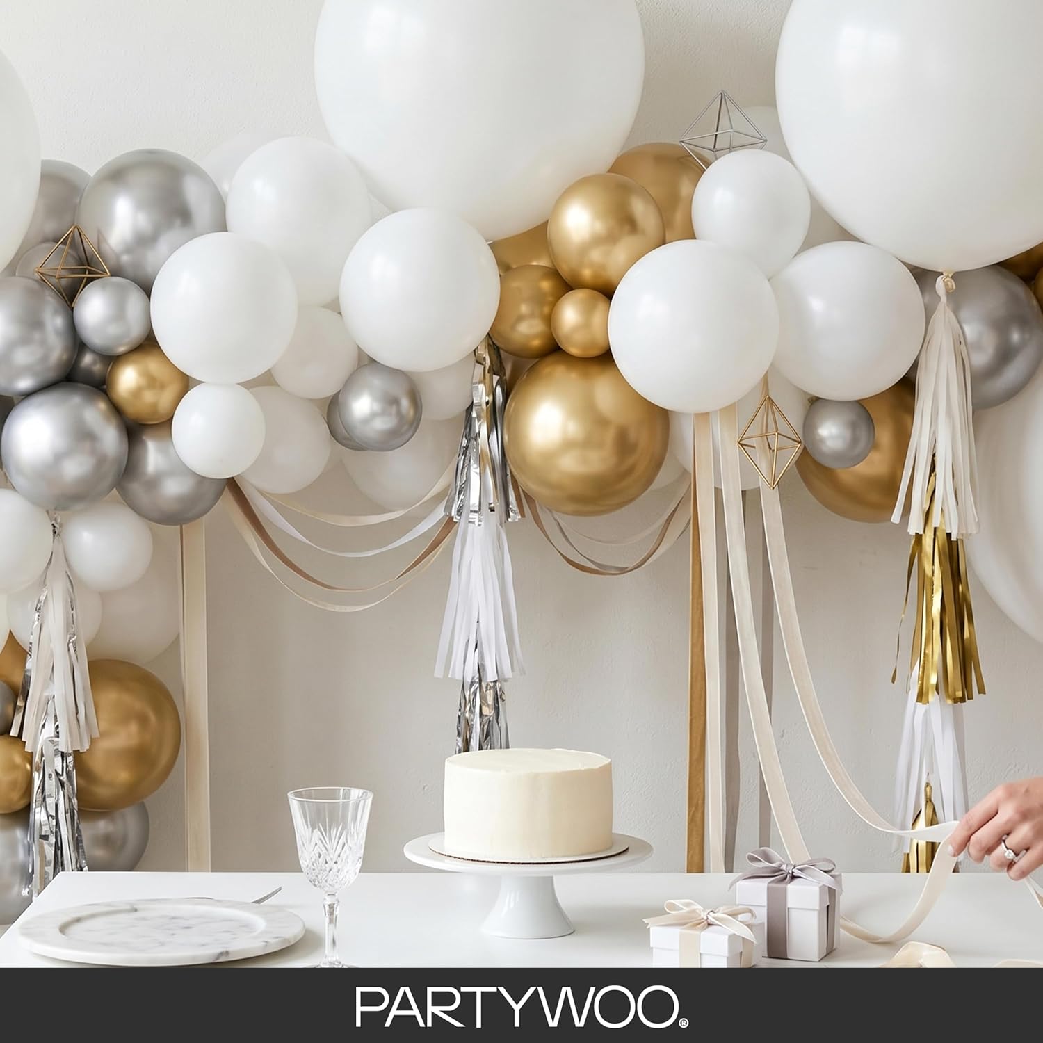 PartyWoo White Balloons 155pcs Different Sizes Pack of 18 12 10 5 Inch Matte White Latex Balloon Arch Kit Garland for Wedding Bridal Graduation Baby Shower Birthday Party Decorations White-Y13