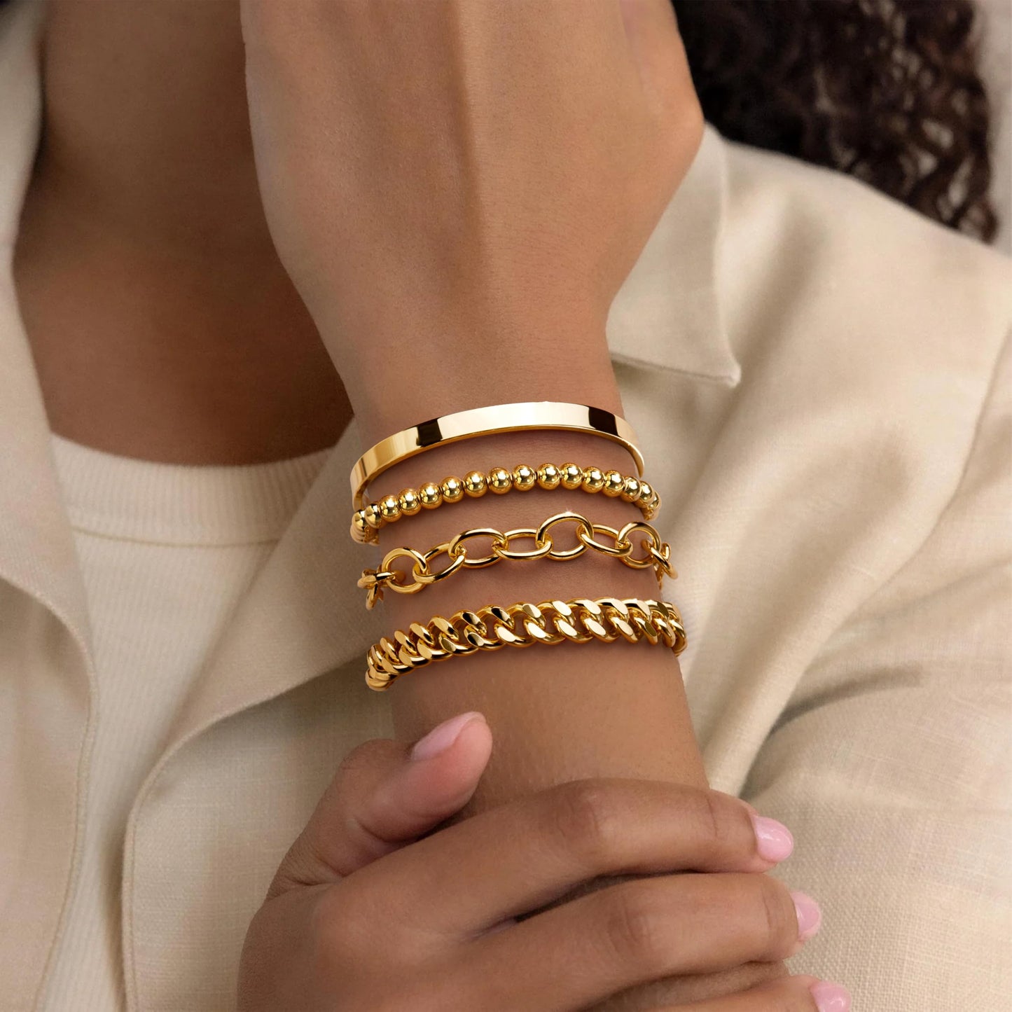 Goldarmbänder für Frauen Stapel Nicht Anlaufen, 14K Vergoldete Stapelbare Armbänder Set für Frauen Trendy, Wasserdicht Einfacher Schmuck Sets Geschenke Inklusive Perlen-/Kuban-/Büroklammer-/Fischgräten-/Seilglieder-Kette, Modeaccessoires