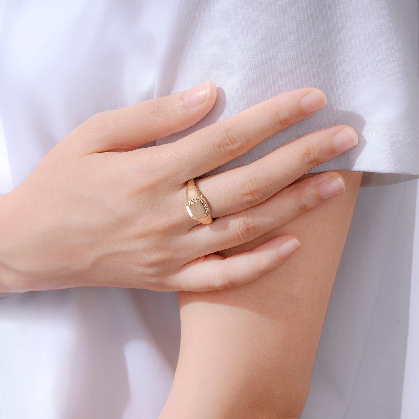 Amazon Essentials 14K Plated Sterling Silver Round Signet Ring