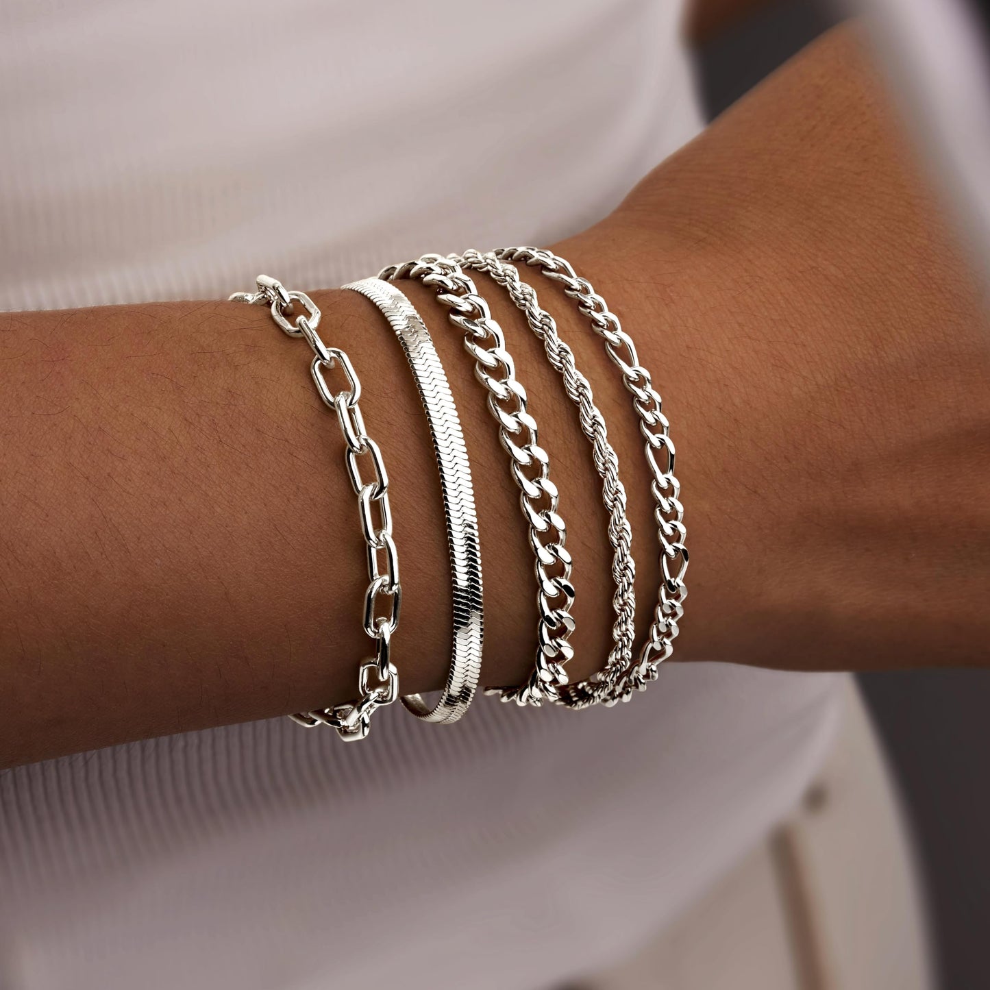 Goldarmbänder für Frauen Stapel Nicht Anlaufen, 14K Vergoldete Stapelbare Armbänder Set für Frauen Trendy, Wasserdicht Einfacher Schmuck Sets Geschenke Inklusive Perlen-/Kuban-/Büroklammer-/Fischgräten-/Seilglieder-Kette, Modeaccessoires