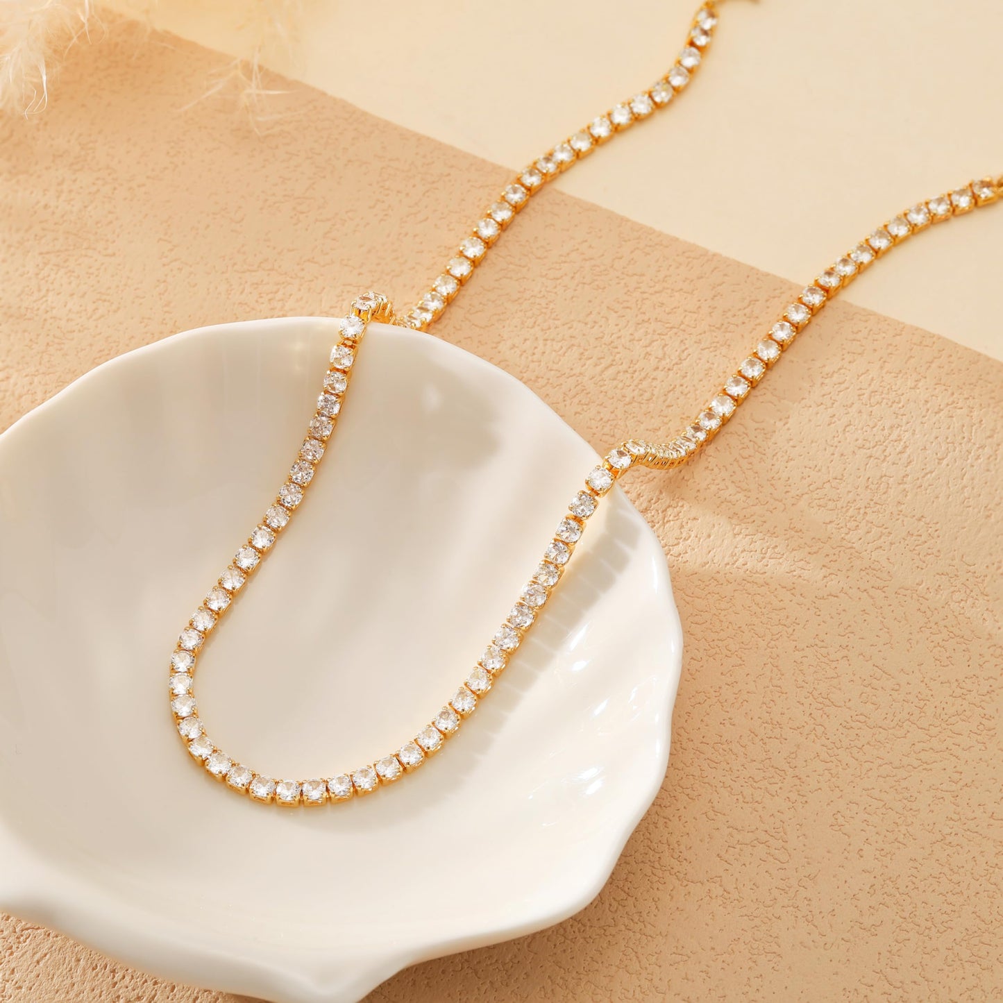 Robaice Tennis-Halskette für Damen, 14 Karat vergoldete Strass-Halskette für Frauen, zierliche Cubic Zirkonia geschliffene Kunst-Diamant-Kette 2 mm