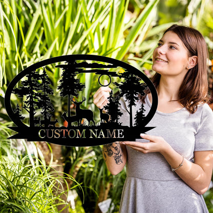 Personalisiertes Hirsch Metallschild für die Hütte | Individuelles Metallschild | Personalisierte Campingschilder | Hirschjäger-Geschenk | Individuelle Metallschilder für draußen | Individuelles Familiennamenschild | Hüttendekoration | Veranda-Schild
