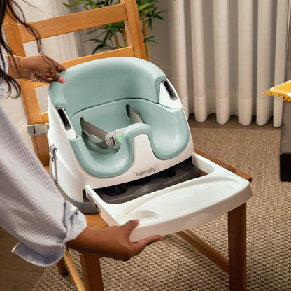 Ingenuity Baby Base 2-in-1 Sitzerhöhung mit Esstablett – Night Sky