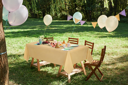 Utopia Kitchen Einweg-Tischdecke aus Kunststoff (12er Pack – 137x274 cm) Weiß Rechteckige Tischdecke Wasserdicht Schmutzabweisend Party-Tischdecke