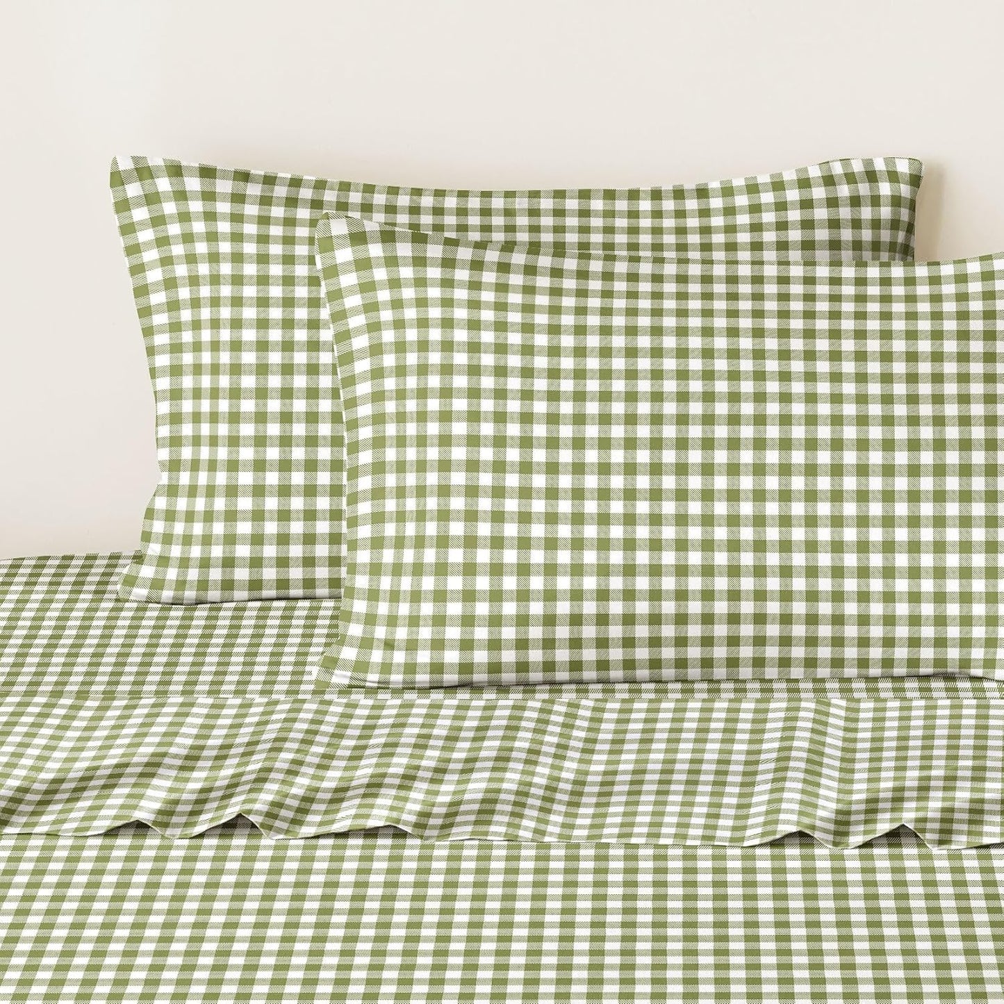 Wake In Cloud Gingham Bed Sheets Set: A Cozy Addition to Your Dorm Room