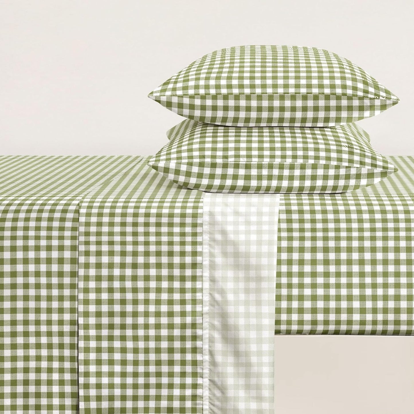 Wake In Cloud Gingham Bed Sheets Set: A Cozy Addition to Your Dorm Room