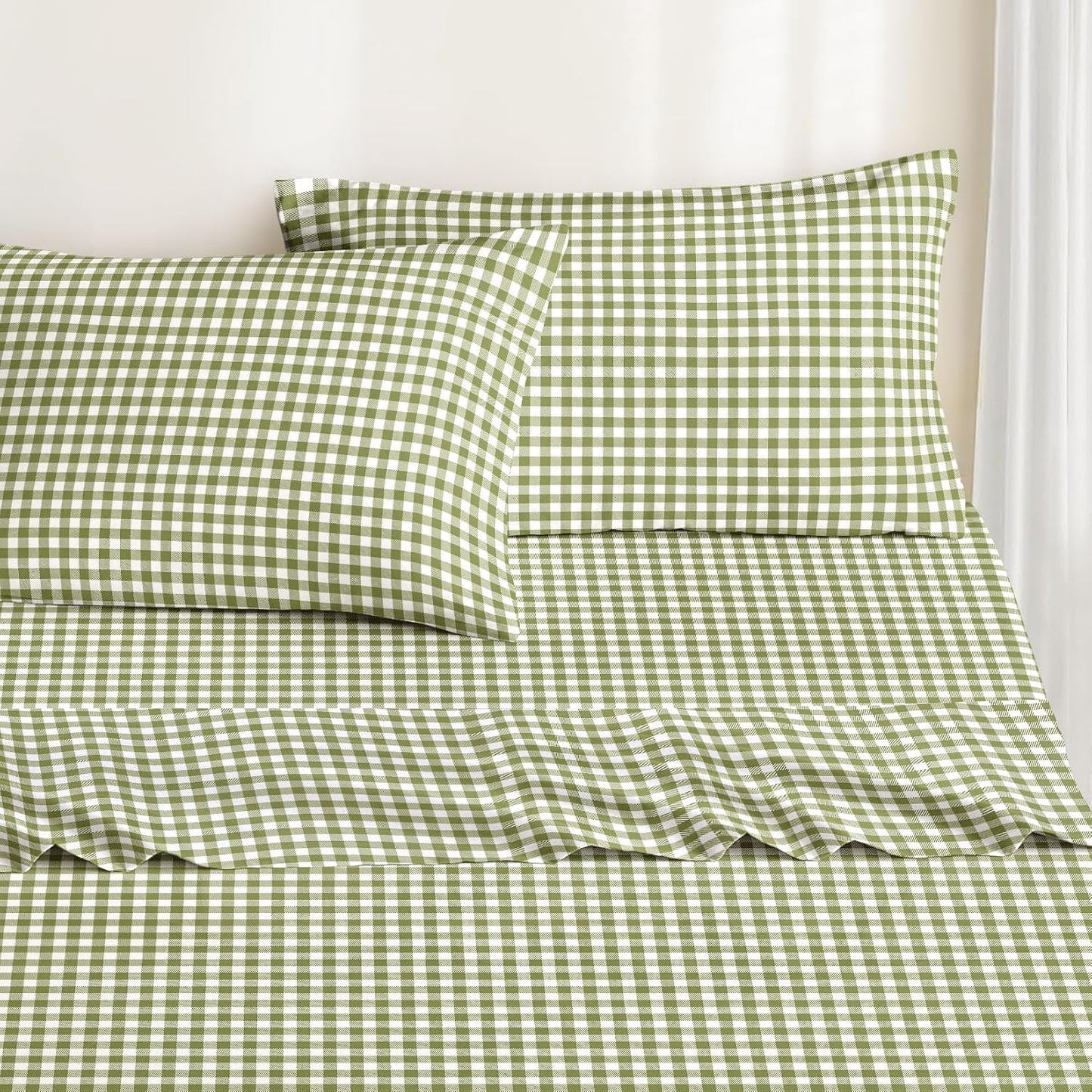Wake In Cloud Gingham Bed Sheets Set: A Cozy Addition to Your Dorm Room