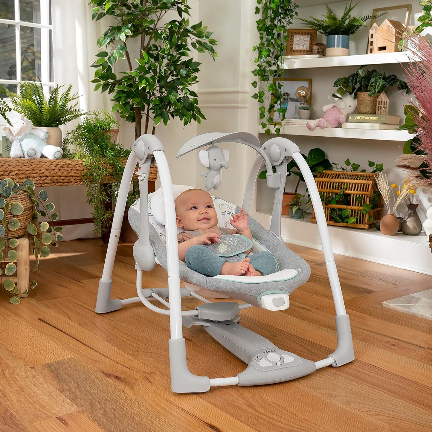 Ingenuity ConvertMe 2-in-1 Kompakte tragbare automatische Babyschaukel & Babysitz, batteriebetriebene Vibrationen, Naturgeräusche, 0-9 Monate 2,7-9 kg (Raylan)