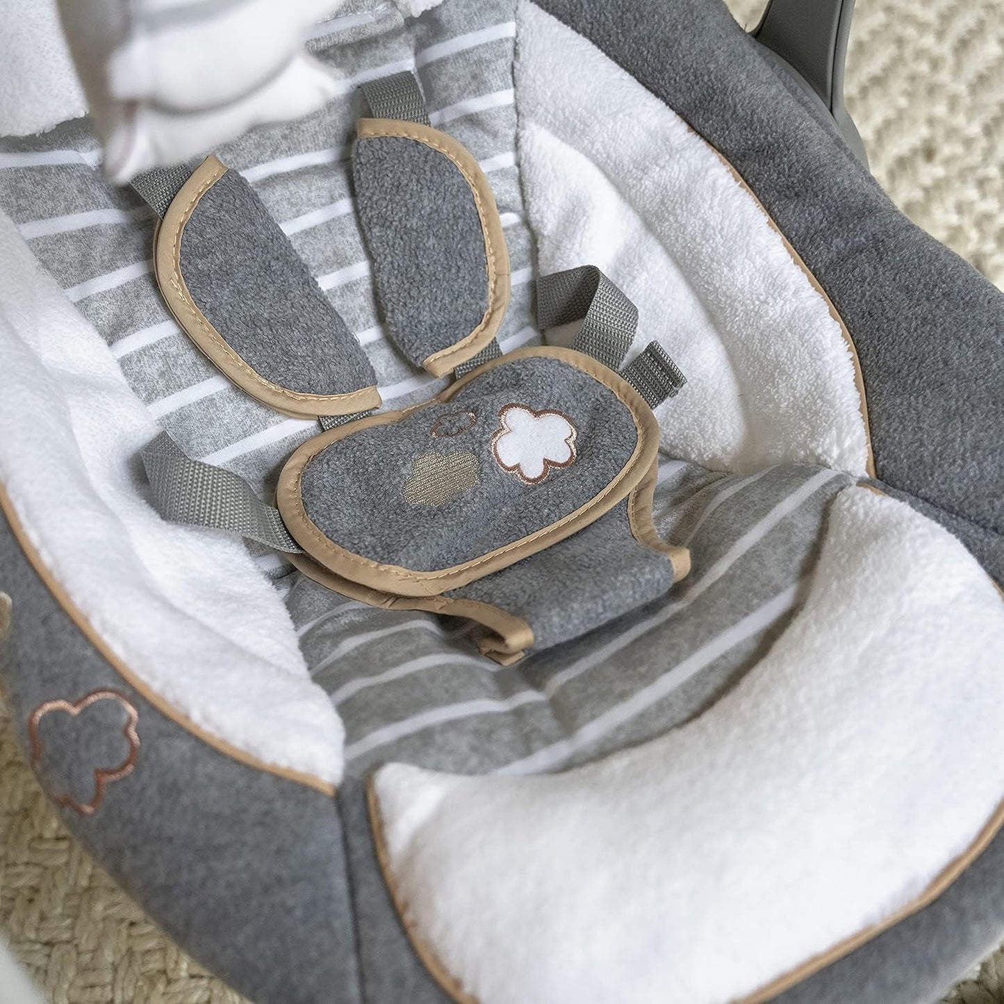 Ingenuity ConvertMe 2-in-1 Kompakte tragbare automatische Babyschaukel & Babysitz, batteriebetriebene Vibrationen, Naturgeräusche, 0-9 Monate 2,7-9 kg (Raylan)