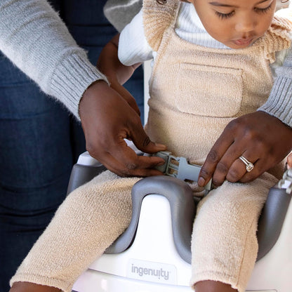 Ingenuity Baby Base 2-in-1 Sitzerhöhung mit Esstablett – Night Sky