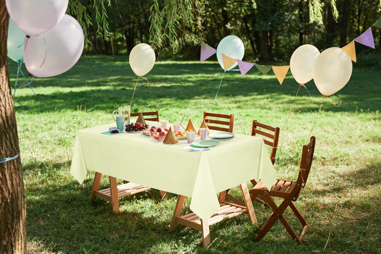 Utopia Kitchen Einweg-Tischdecke aus Kunststoff (12er Pack – 137x274 cm) Weiß Rechteckige Tischdecke Wasserdicht Schmutzabweisend Party-Tischdecke