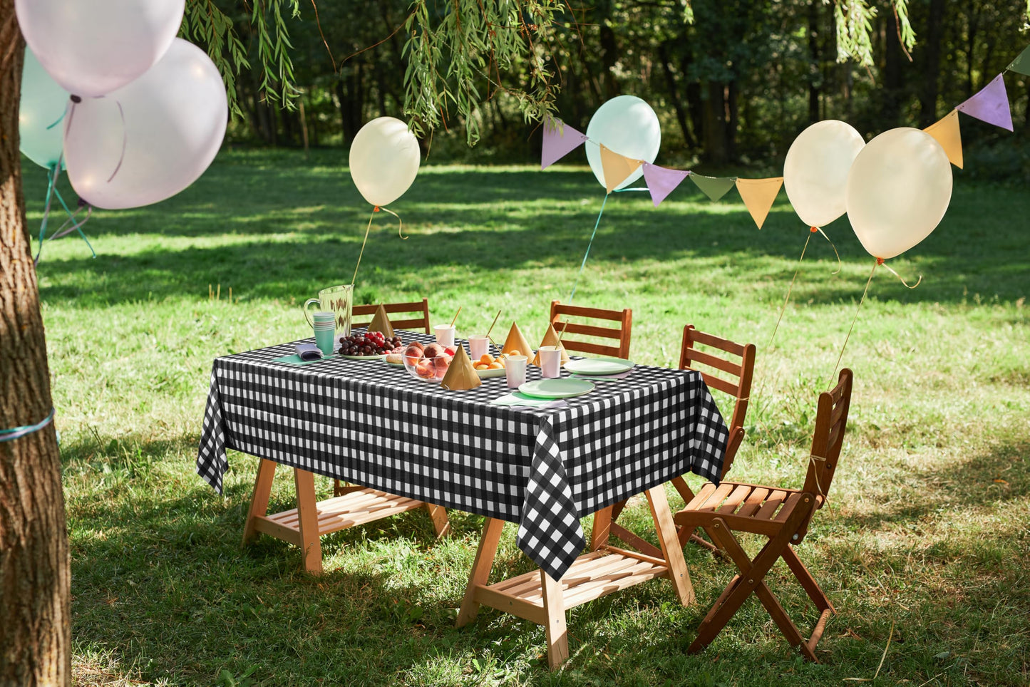 Utopia Kitchen Einweg-Tischdecke aus Kunststoff (12er Pack – 137x274 cm) Weiß Rechteckige Tischdecke Wasserdicht Schmutzabweisend Party-Tischdecke