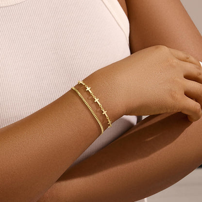 Goldarmbänder für Frauen Stapel Nicht Anlaufen, 14K Vergoldete Stapelbare Armbänder Set für Frauen Trendy, Wasserdicht Einfacher Schmuck Sets Geschenke Inklusive Perlen-/Kuban-/Büroklammer-/Fischgräten-/Seilglieder-Kette, Modeaccessoires
