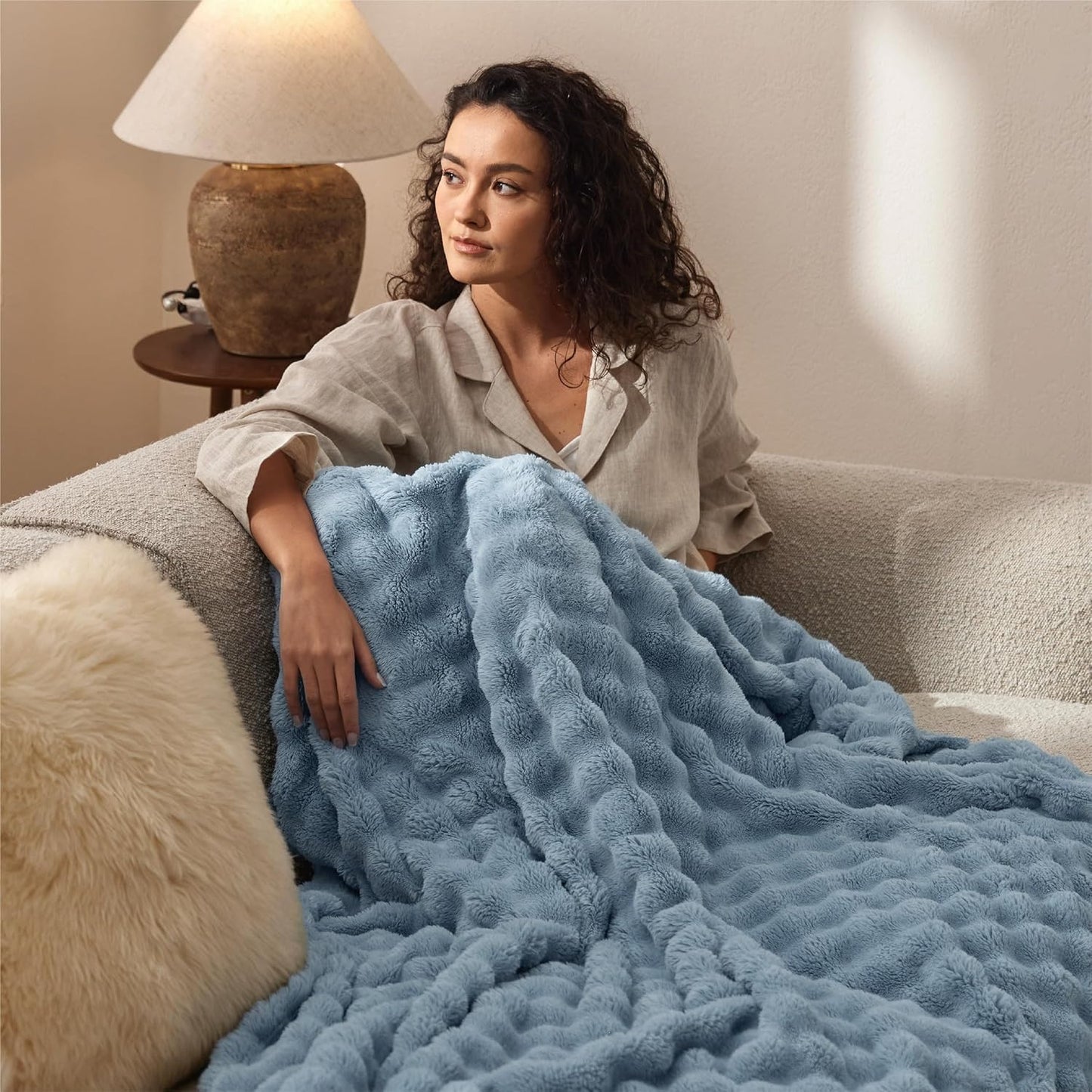 Bedsure 3D Bubble Blanket Review: A Soft, Cozy, and Versatile Throw for All Seasons