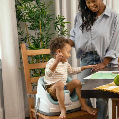 Ingenuity Baby Base 2-in-1 Sitzerhöhung mit Esstablett – Night Sky