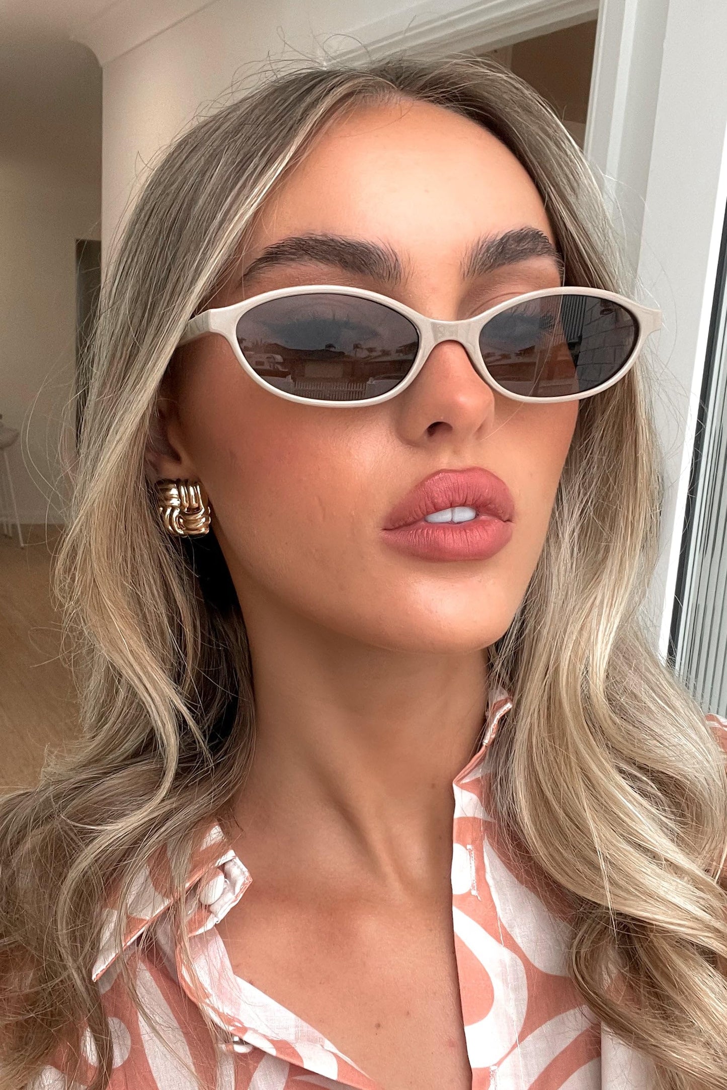 GUVIVI Retro Ovale Sonnenbrille für Damen Chic Cat Eye 90er Jahre Sonnenbrille Leichte Schmale Sonnenbrille Trendiger UV-Schutz Sonnenbrille